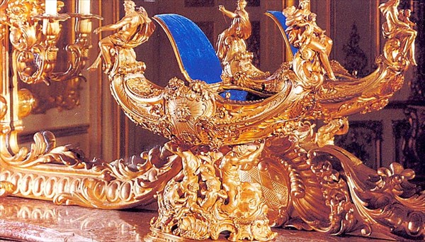 065-Ваза для приборов с эмблемами Людовика XIV, Линдерхоф